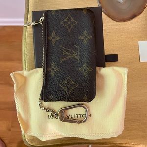 Louis Vuitton Card Holder with Zipper and Chain!